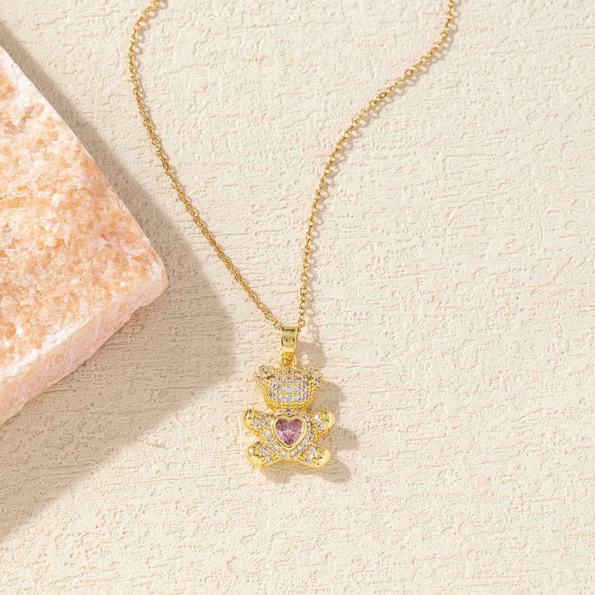 Collar con dije de osito Love en cristal