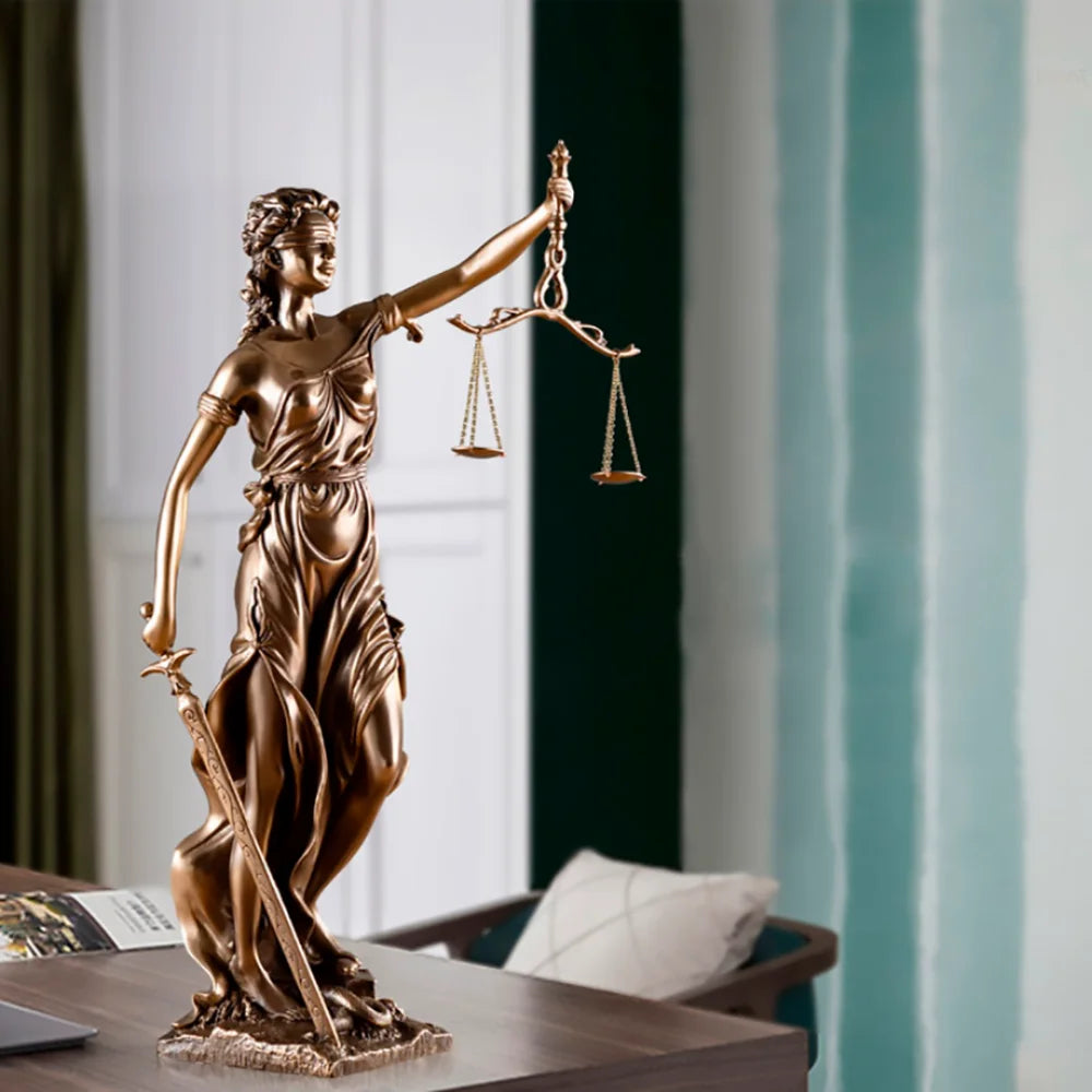 Escultura de Temis, Diosa de la Justicia