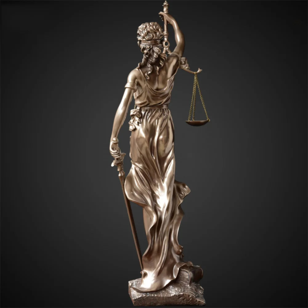 Escultura de Temis, Diosa de la Justicia