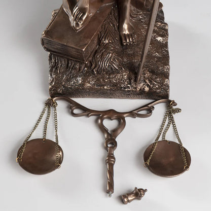 Escultura de Temis, Diosa de la Justicia